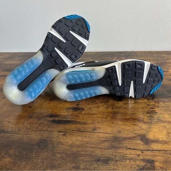 Air Max 2090 in ‘Green Abyss' - Picture 13 of 14